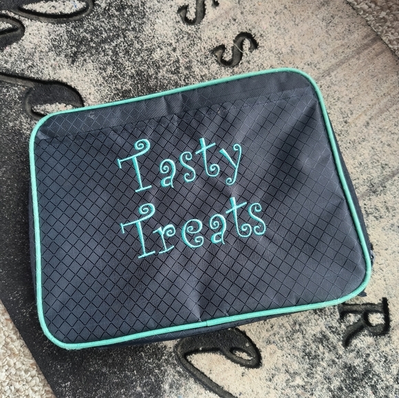 Thirty-One Thermal Soft Lunch Tote box cool case Embroidered Tasty Treats Blue - Picture 1 of 9